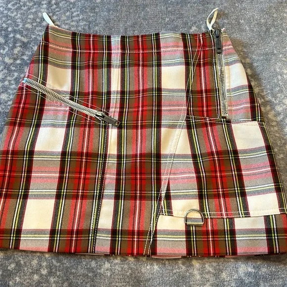 BURBERRY ICONIC PLAID SKIRT LINED WITH LARGE ZIPPERS